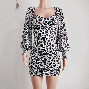 𝅺nwot Leopard Print Sweetheart Neck Shirred Cuff Bodycon Dress Size: XS